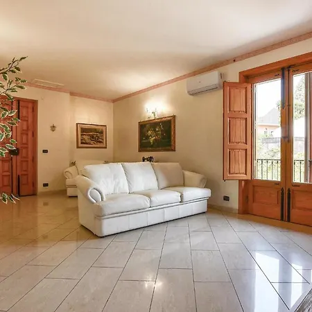 3 Bedroom Pet Friendly In Holiday home Santa Venerina