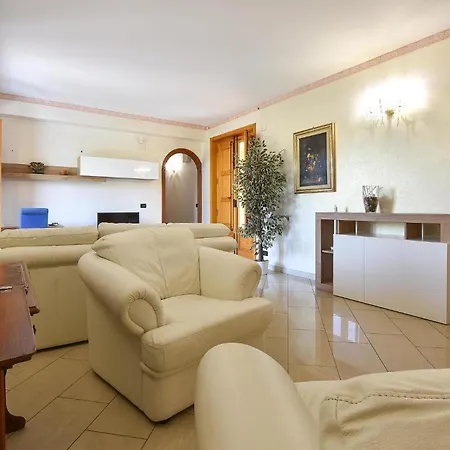 3 Bedroom Pet Friendly In Holiday home Santa Venerina